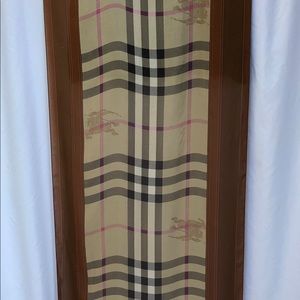 Burberry Prorsum huge scarf, very fine light wool.